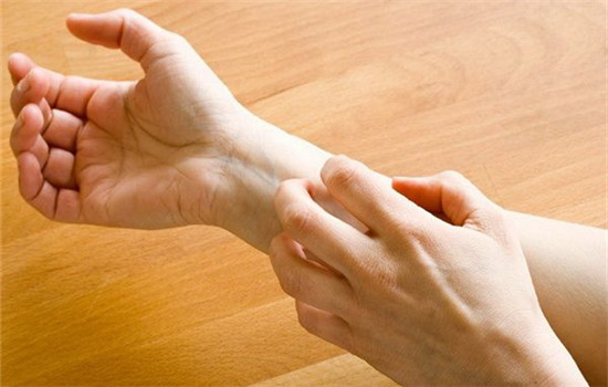 医生提示：家人身体出现这两种症状，可能是甲醛超标的征兆！