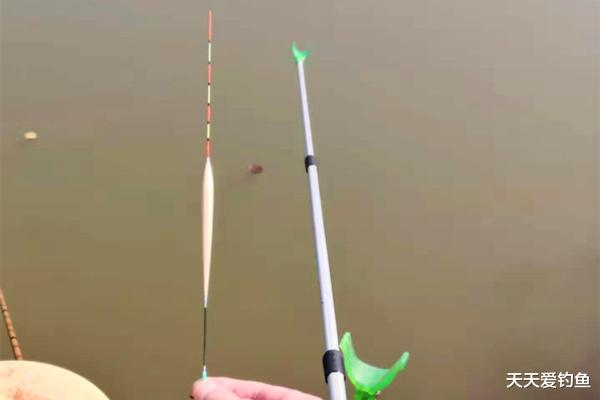 鲫鱼|冬季钓鲫鱼，技巧无非6个“小”，气温低也能钓爆护！