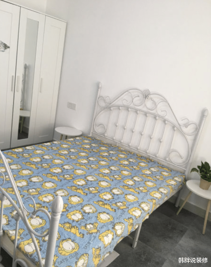 ▲她家全屋大白墙不贴石膏线，没有做吊顶，反而一进门就被迷住了