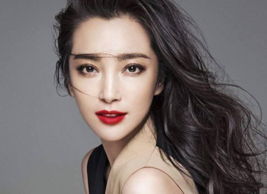 洁癖▲娱乐圈洁癖最严重的八位明星，家里沙发不让坐，一天刷八次牙