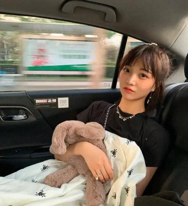 考试|刚高考结束就跟女团成员在酒店过夜,这个童星是不是太急了?