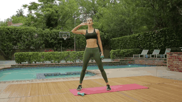 深蹲@她硬拉470斤，扛起236斤男友做深蹲，这样的女汉子，谁敢挑战？