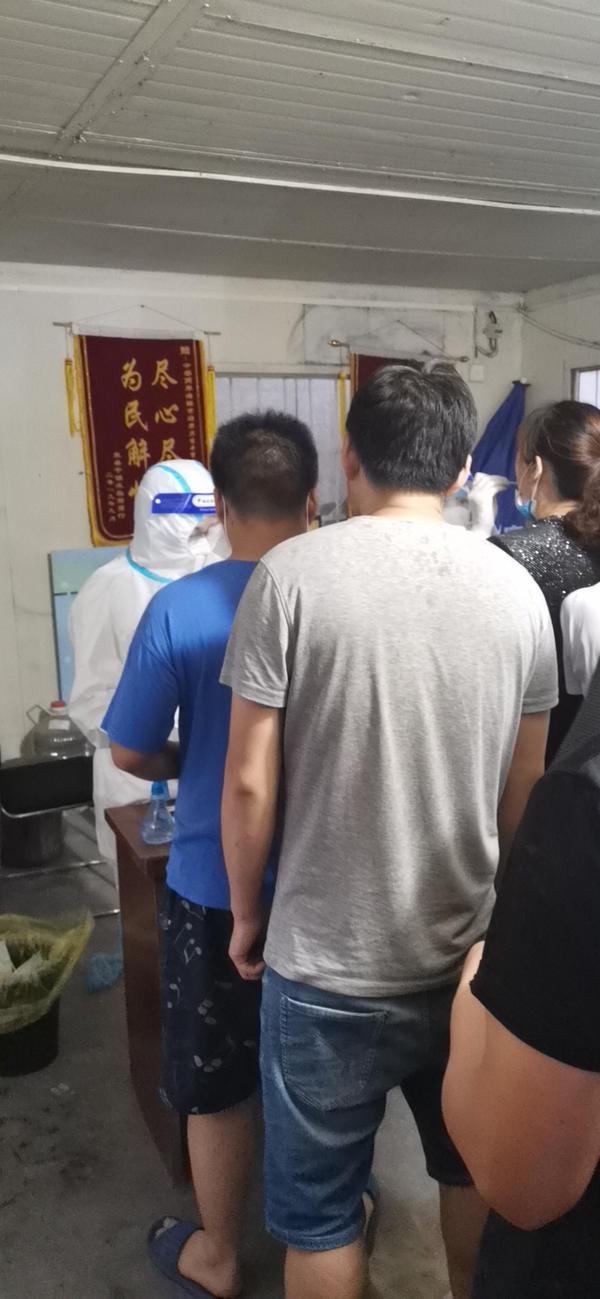 【武胜】郑州万邦、中部两岸等多家市场下架三文鱼，并对商户核酸检测