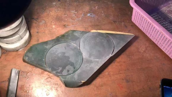 「翡翠」8000块买下木那翡翠原石，切出2支高冰手镯，仅一支就足已回本！