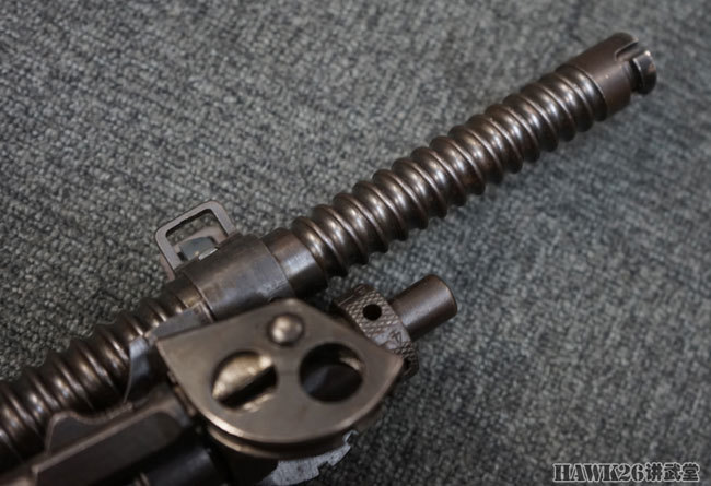 机枪|细看:日本九六式轻机枪 罕见的原编号品相 瞄准镜依旧可以使用