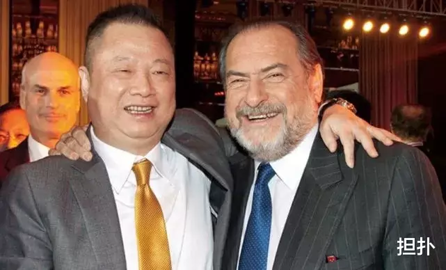 李嘉诚|李嘉诚借百亿给邻居，先赚走8亿利息，后趁机吞并对方的百亿大楼