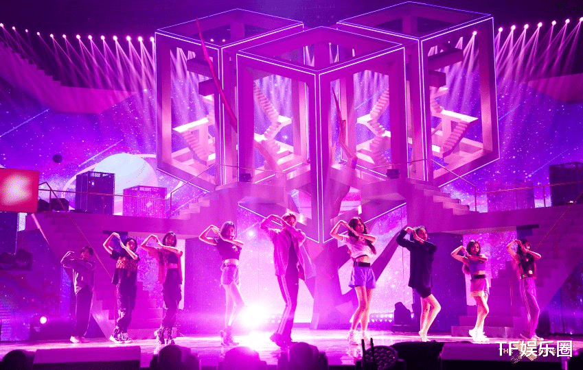 the nine|THE9新歌首唱,官方证明全开麦,但刘雨昕麦克风暴露假唱,打脸了