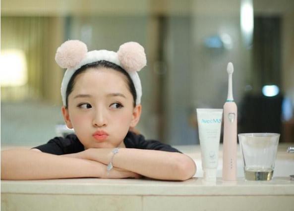 [血糖]李佳琦晒出一款液体牙膏，王大陆对它爱不释手，用后大黄牙变白了