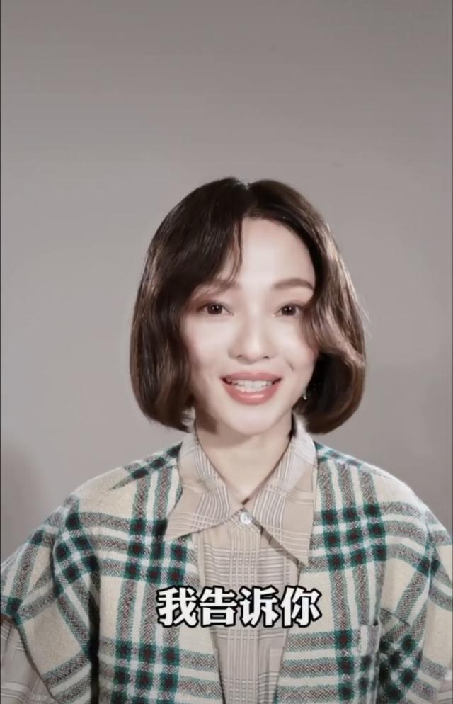 [发型]张韶涵穿“年代”装真复古，虽然气质高级，但发型显得有点老气