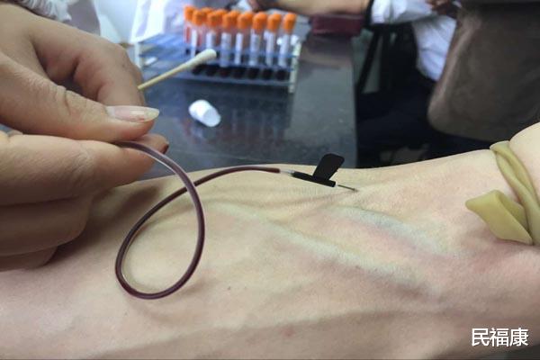 血糖|73岁老人，空腹血糖从15降到6.8，他的降糖方法，医生很认可