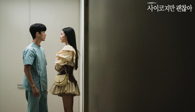 金秀贤|金秀贤新剧是话题榜第一，徐睿知剧中的家是假的但她的身材引热议