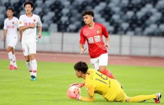 广州恒大■1场3-2让恒大获3大惊喜！高拉特韦世豪状态爆棚，19岁红星连场闪耀