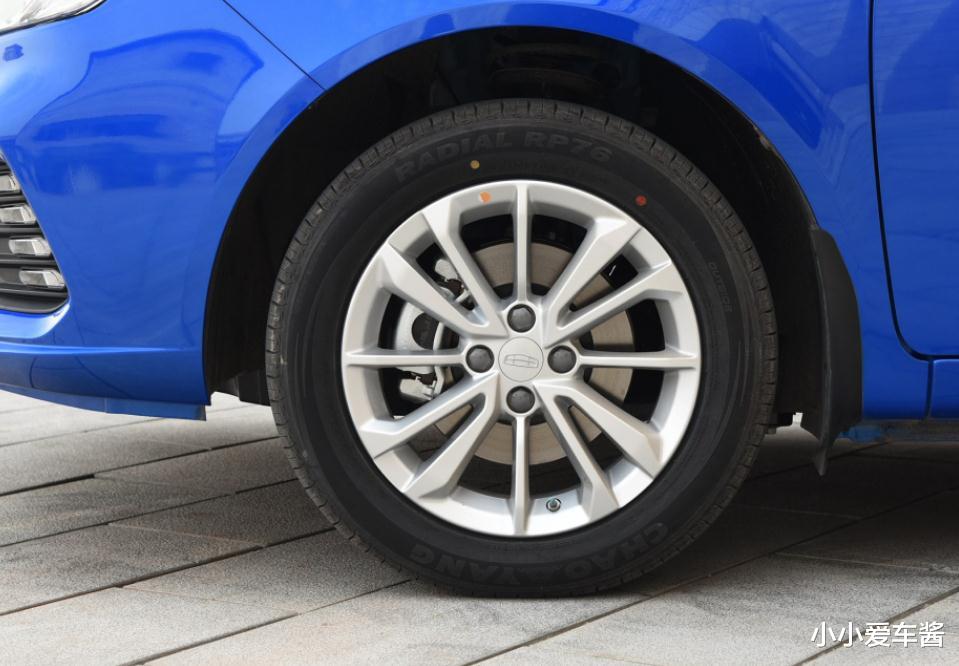 吉利远景@吉利持续发力,2020款远景比帝豪帅气,百公里5.8个油,4.99万起