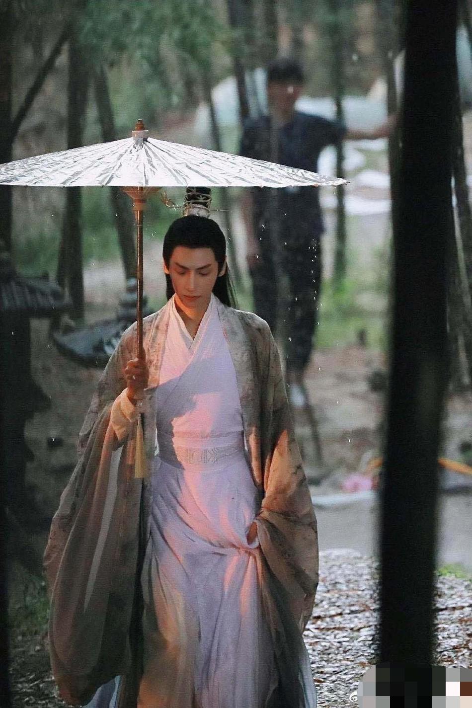 罗云熙|罗云熙精修真人反差大，身高在男星中挺虐，被称为男版鞠婧祎