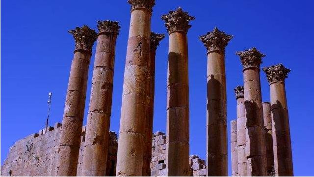 「金字塔」人类历史上的八大奇迹，六个已经不复存在，剩下的有一个在中国