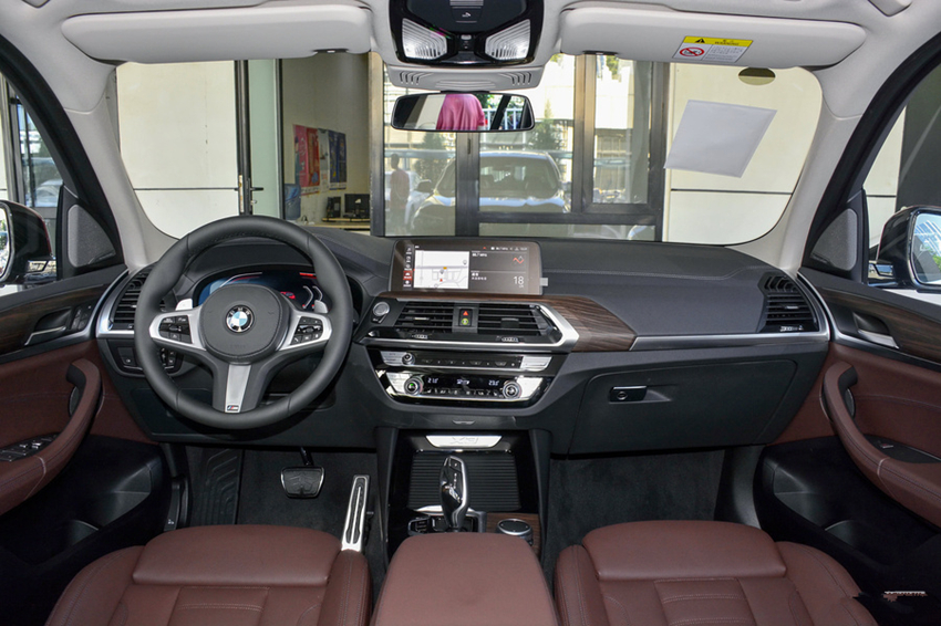 奥迪Q5▲一年卖12万辆！30岁开它有面子，起步2.0T+哈曼卡顿，不屑奥迪Q5