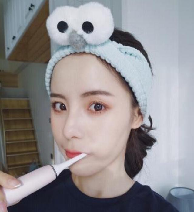 [血糖]李佳琦晒出一款液体牙膏，王大陆对它爱不释手，用后大黄牙变白了