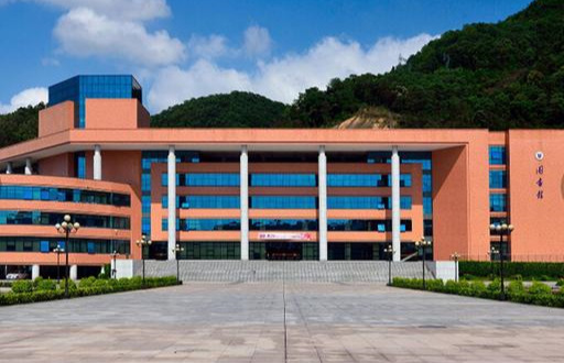 临床医学|是选择中南大学临床五年制,还是南方医科大学的临床医学八年制?