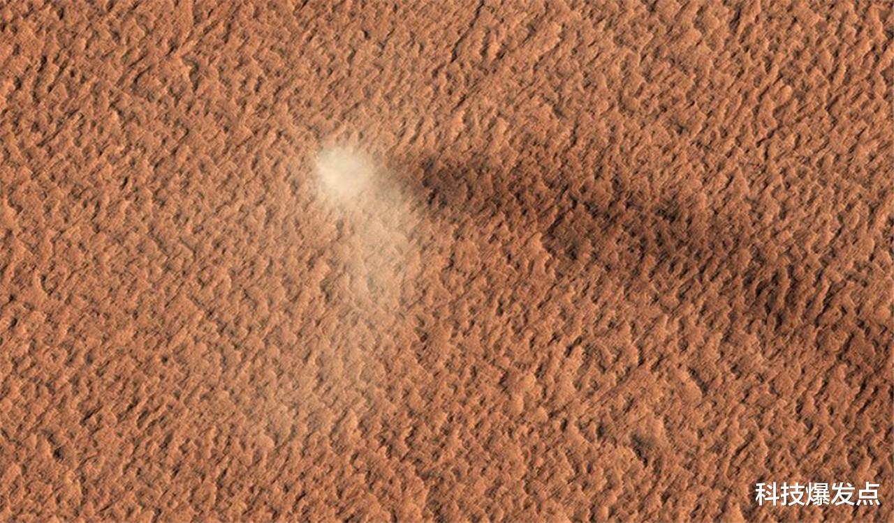 火星|火星上有物体在奔跑？好奇号在陨石坑中有发现，难道上面有生命？