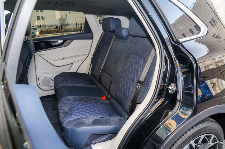 奥迪Q5|18万开出60万面子，起步2.0T，一月卖9239辆，迟早逼死奥迪Q5