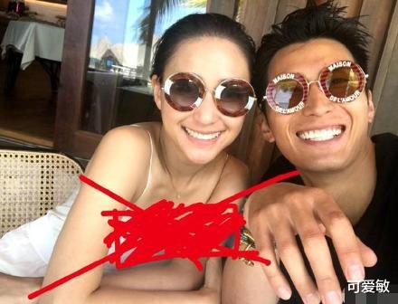 [何超莲]窦骁深夜连发17张恩爱照，画“野生马赛克”为女友何超莲遮身抢镜