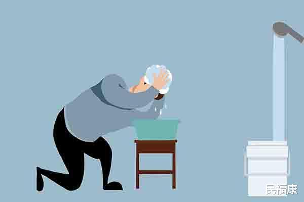 『肝脏』头发经常痒，用手一抠，指甲里满满的白泥，是怎么回事？需警惕