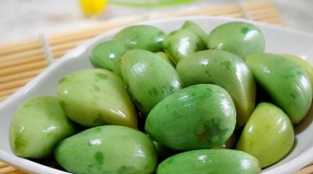 陈醋|腌腊八蒜，用陈醋还是用白醋？其实都不对，看完您就明白了