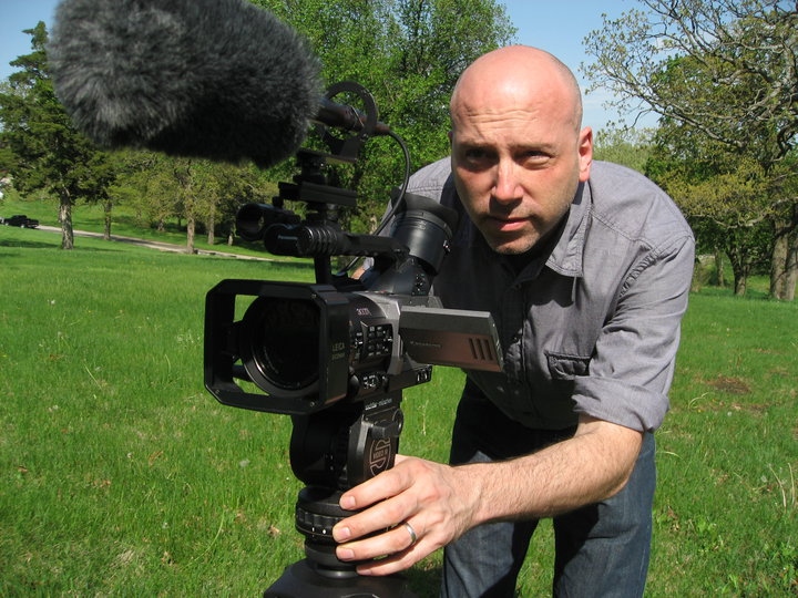 冰川思想库|美国男子长到18岁，才发现一起生活多年的姐姐其实是亲妈