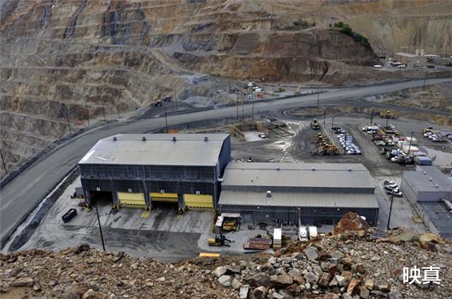 映真|全球最大露天矿，每年利润达200亿，2万矿工及家属享高级待遇