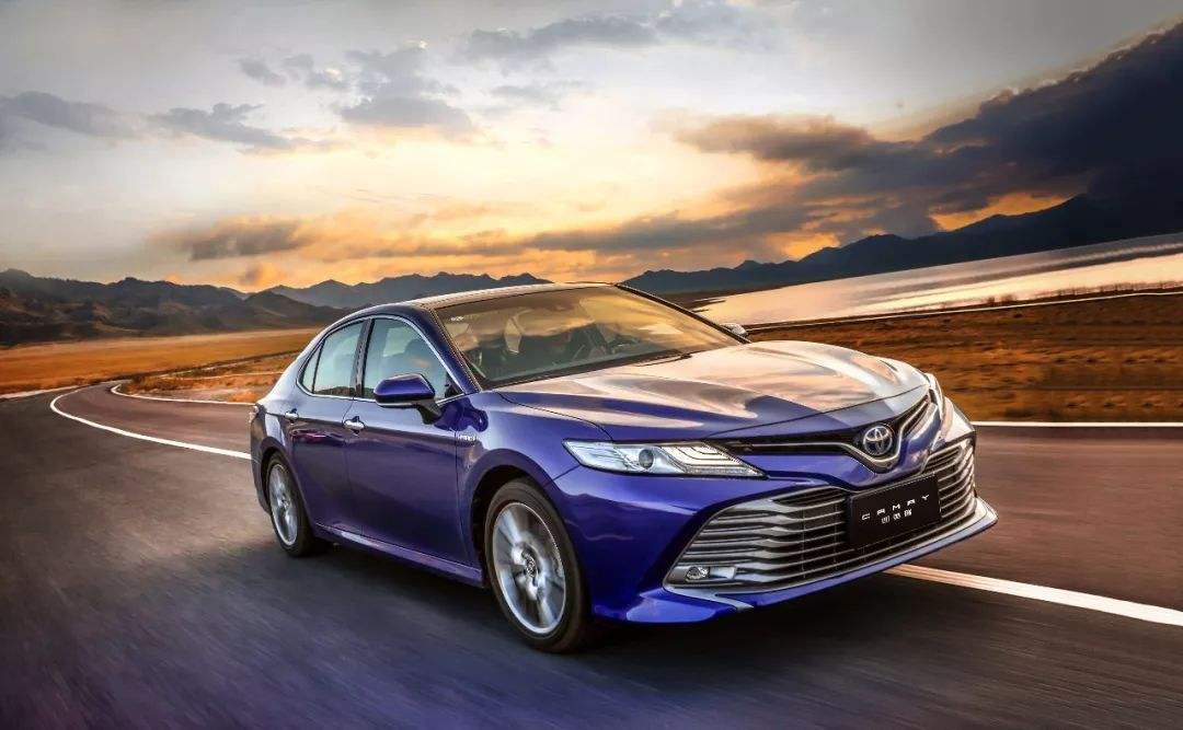 丰田凯美瑞|价格相差好几万，丰田凯美瑞和别克君威应该选谁？