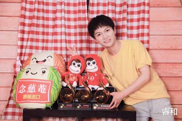 春风十里|周深火遍全球华语音乐圈，斩获“流行音乐全金榜”三大奖项