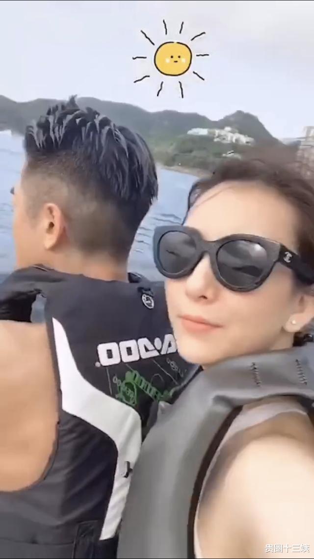 「郭富城」郭富城520变宠妻狂魔，出海冲浪画爱心表白，方媛满脸幸福