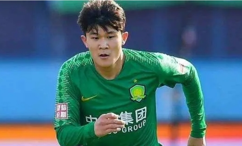 「北京国安」国安官方送祝福，主力中卫新婚，近期难合练，网友：夫人真漂亮