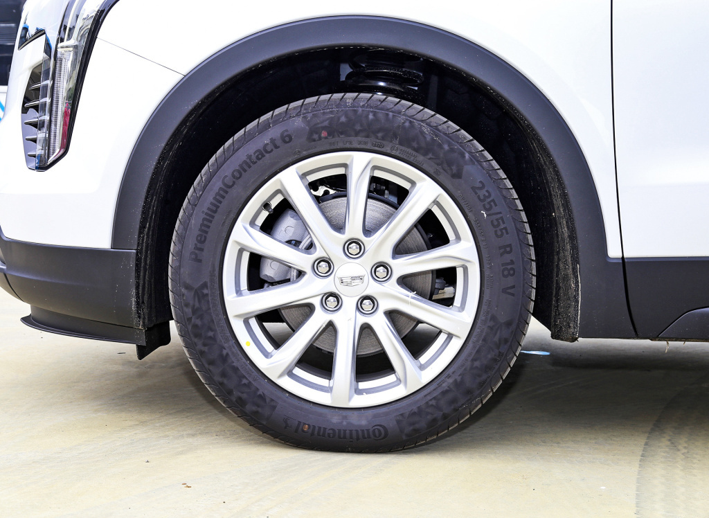 凯迪拉克|20万出头的凯迪拉克XT4，2.0T配9AT，7.6秒破百，适合年轻人