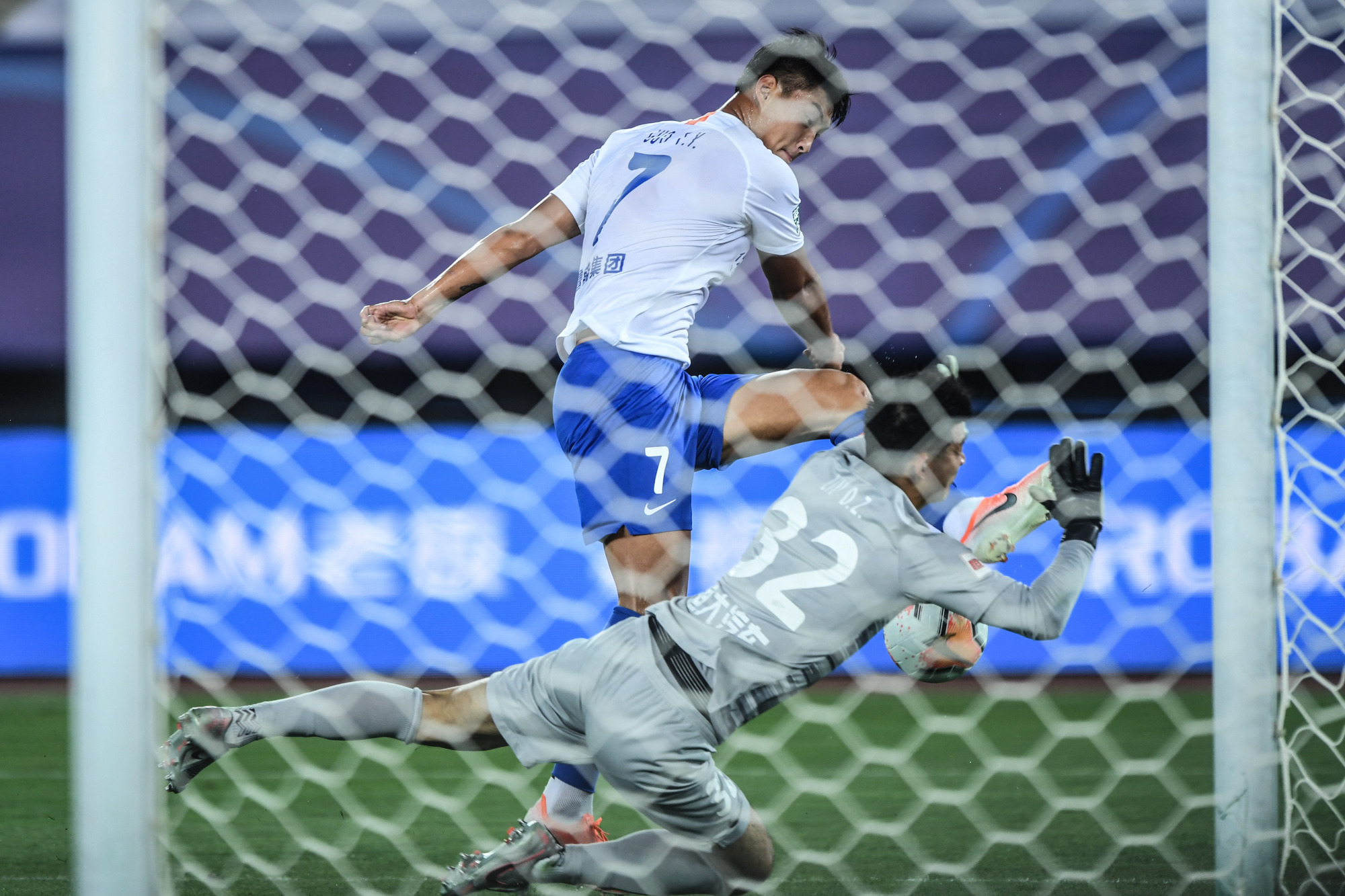 李霄鹏|带头大哥之争？李霄鹏完胜卡帅，黄健翔徐阳直呼：开赛以来最精彩