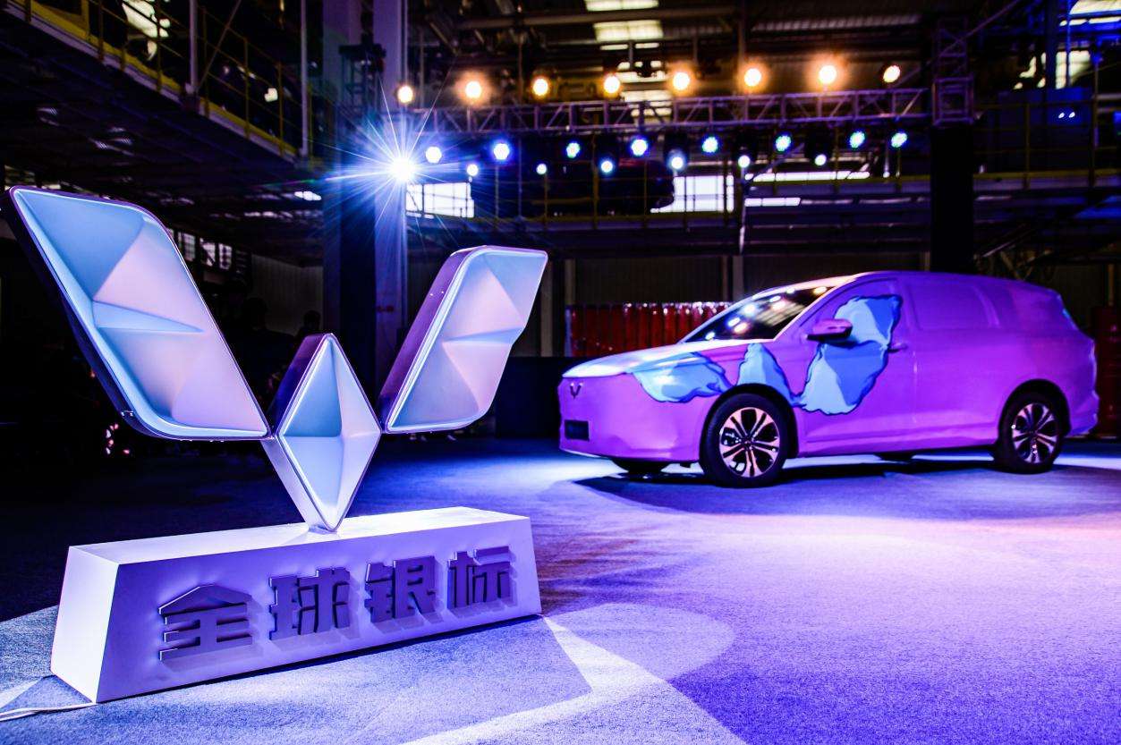 五菱■五菱再放大招，全球银标首款新车命名凯捷，6座布局或9月上市