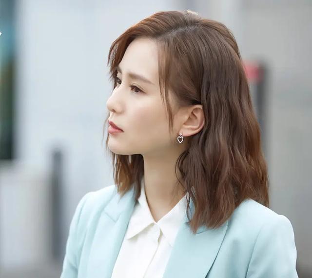 刘诗诗|刘诗诗的职场穿搭不算高级，但真的很值得学习