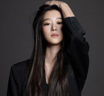 金秀贤|金秀贤新剧是话题榜第一，徐睿知剧中的家是假的但她的身材引热议