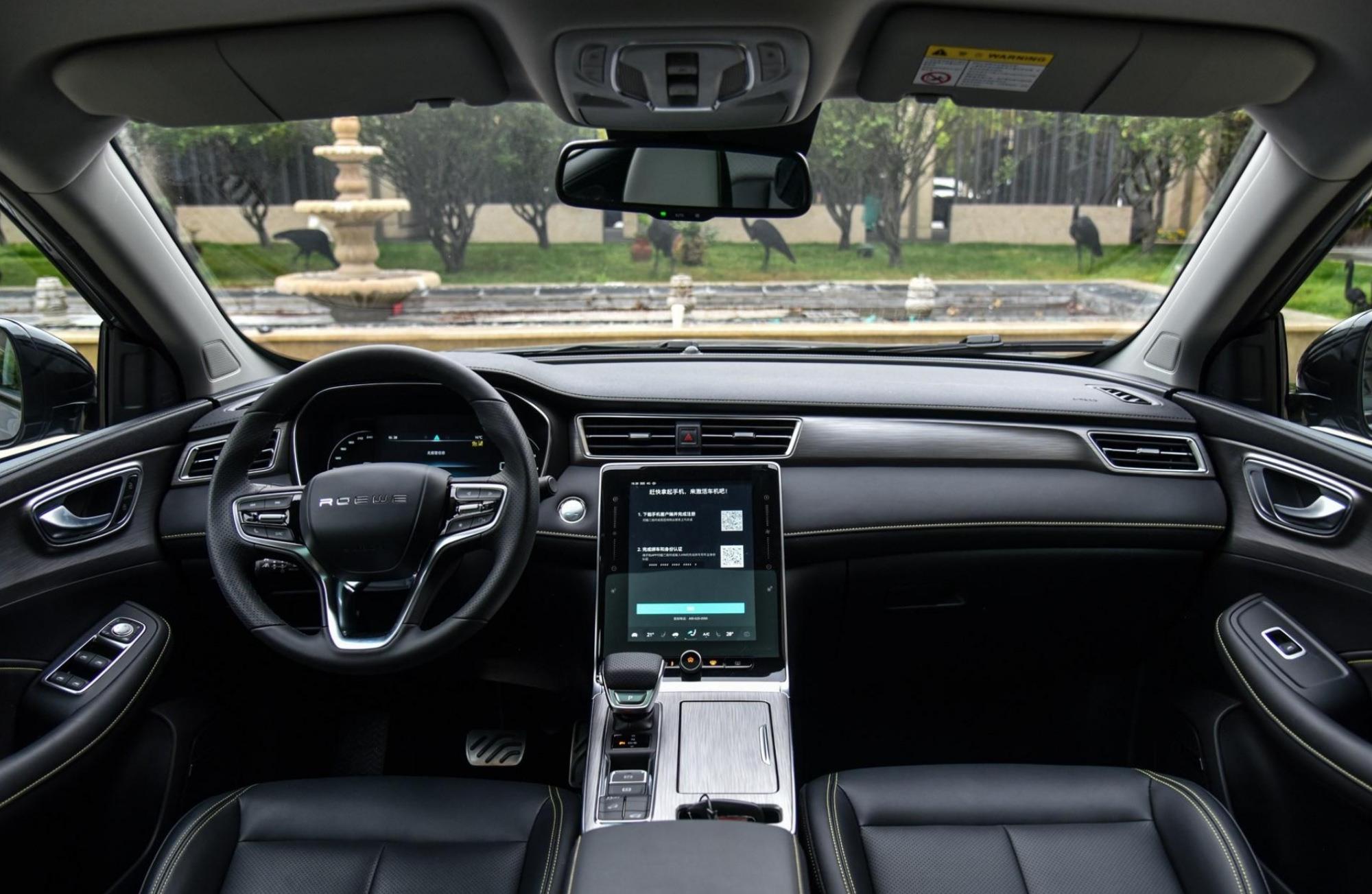 「荣威」国产又一“大块头”，标配2.0T+8AT+双侧滑门，居家、商务样样行