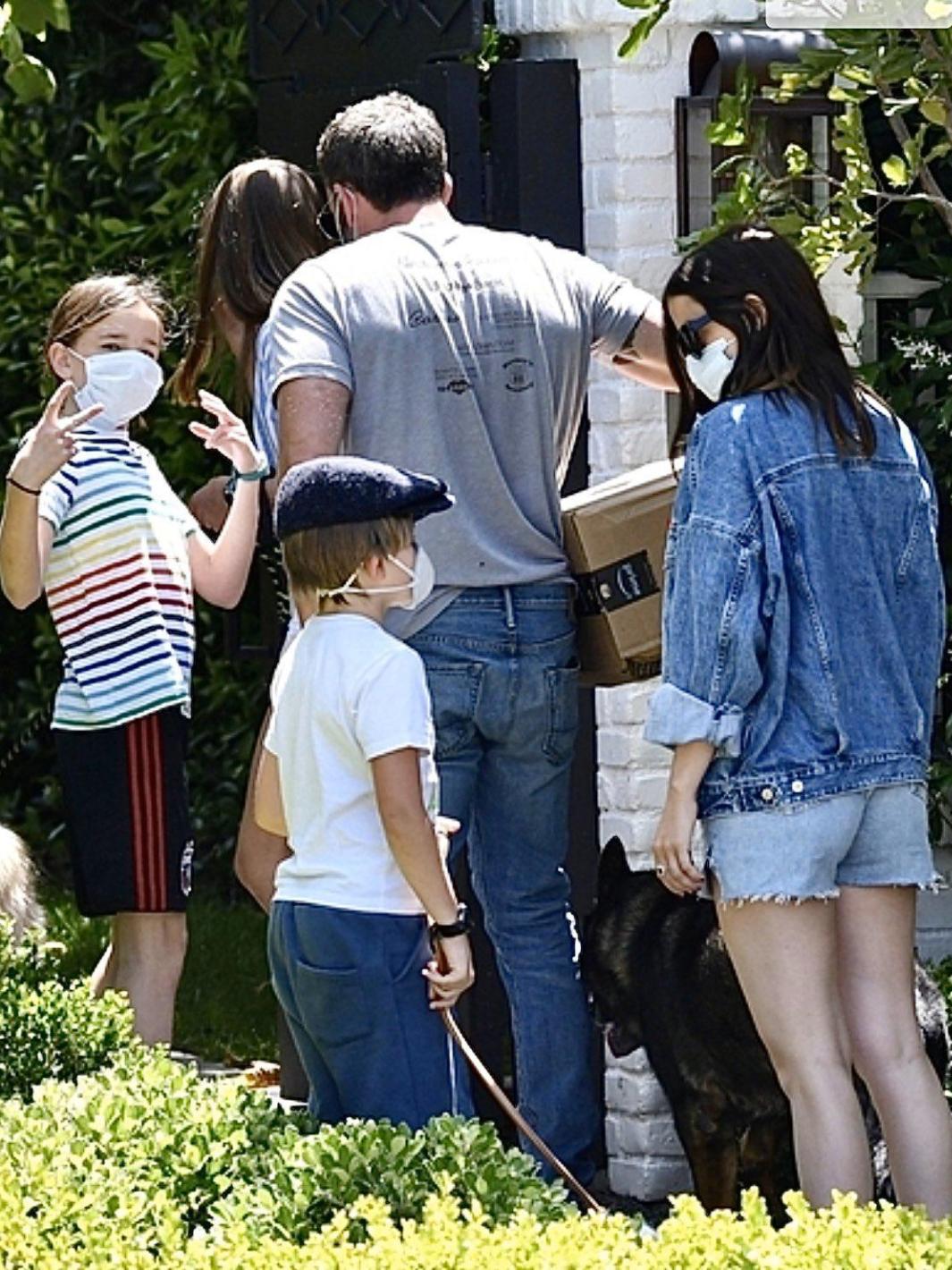 好莱坞|好莱坞最甜cp分手？！高富帅大佬抛弃“男友”，热恋甜美邦女郎