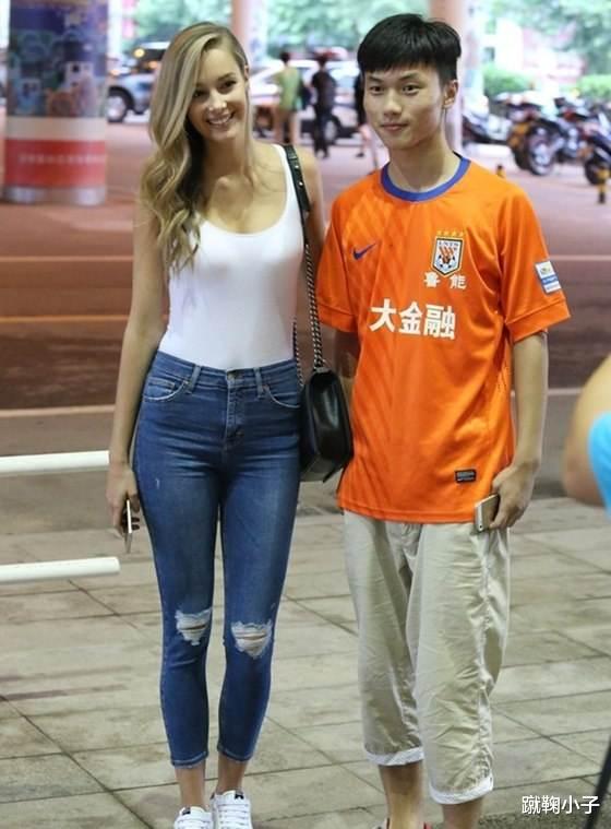 『瓦尔加』失望，中超佩嫂瓦尔加颜值下滑严重，球迷：看封面不敢点开视频