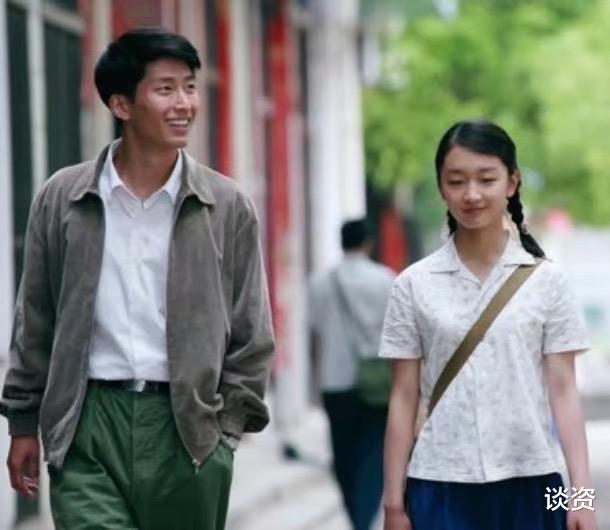 周冬雨|张艺谋新片上映，新谋女郎露腿被冻红，能否成为周冬雨的接班人？