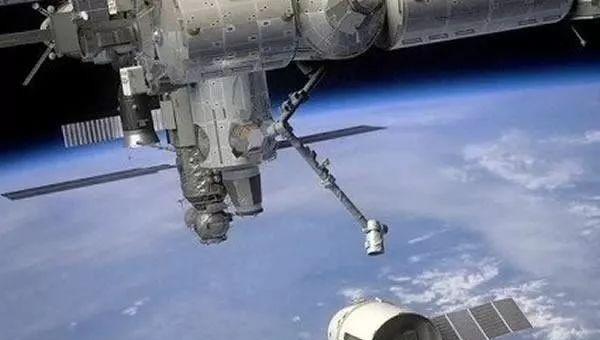 #月球#地球人骨灰有的葬在月球还有的要离开太阳系,有的遗体还漂流太空