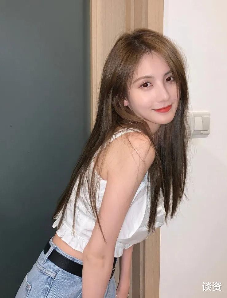 王思聪|王思聪凌晨酒吧蹦迪，神秘女疑甜仇相伴左右，分手3月又复合？