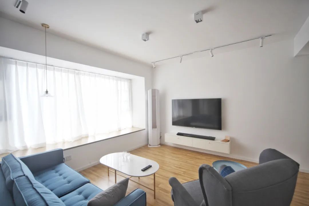 『』客厅不带阳台，窗户这样设计，生活精致舒适