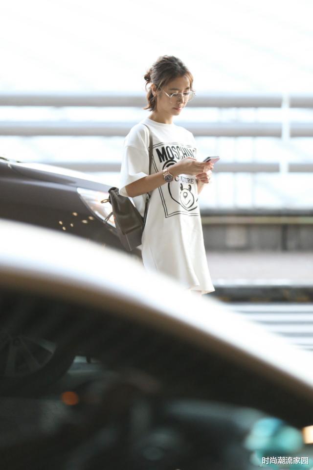 林心如|林心如太高调了，6千多的T恤当裙子穿，小腹平坦，不像生过孩子