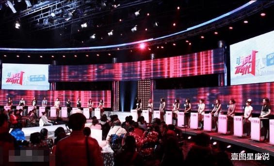 非诚勿扰|非诚勿扰史上“最牛男嘉宾”，台上24位女嘉宾不选，却把导演抱走