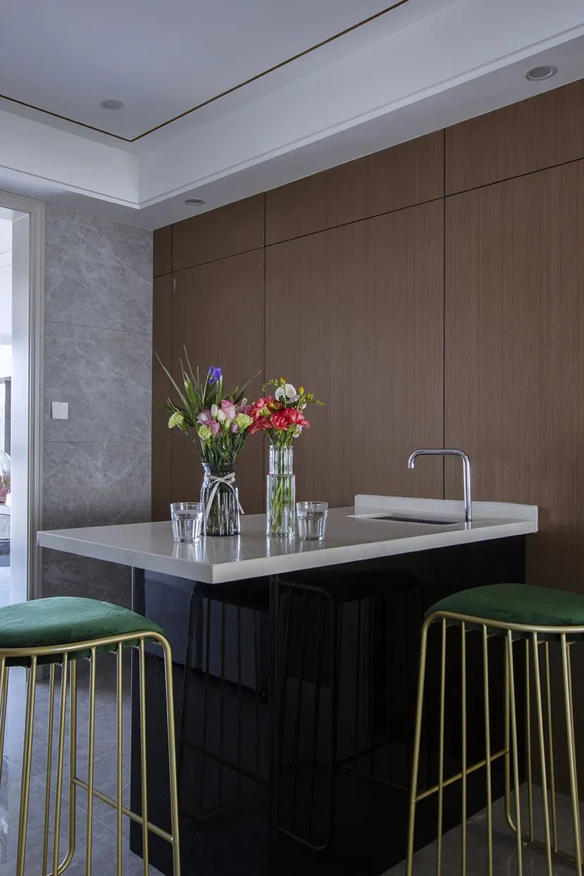 【】280㎡江景大户型，装成现代轻奢风，住如此大宅，人生无憾了！