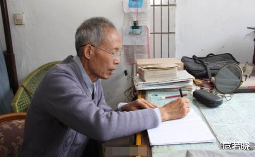 退休|退休工资从8000多直接掉到了4000元，老教师直言：非常受伤！