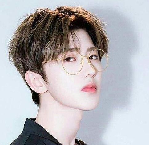 肖战|2020男星综合热度榜排名出炉，蔡徐坤仅排第五，肖战更是意外！